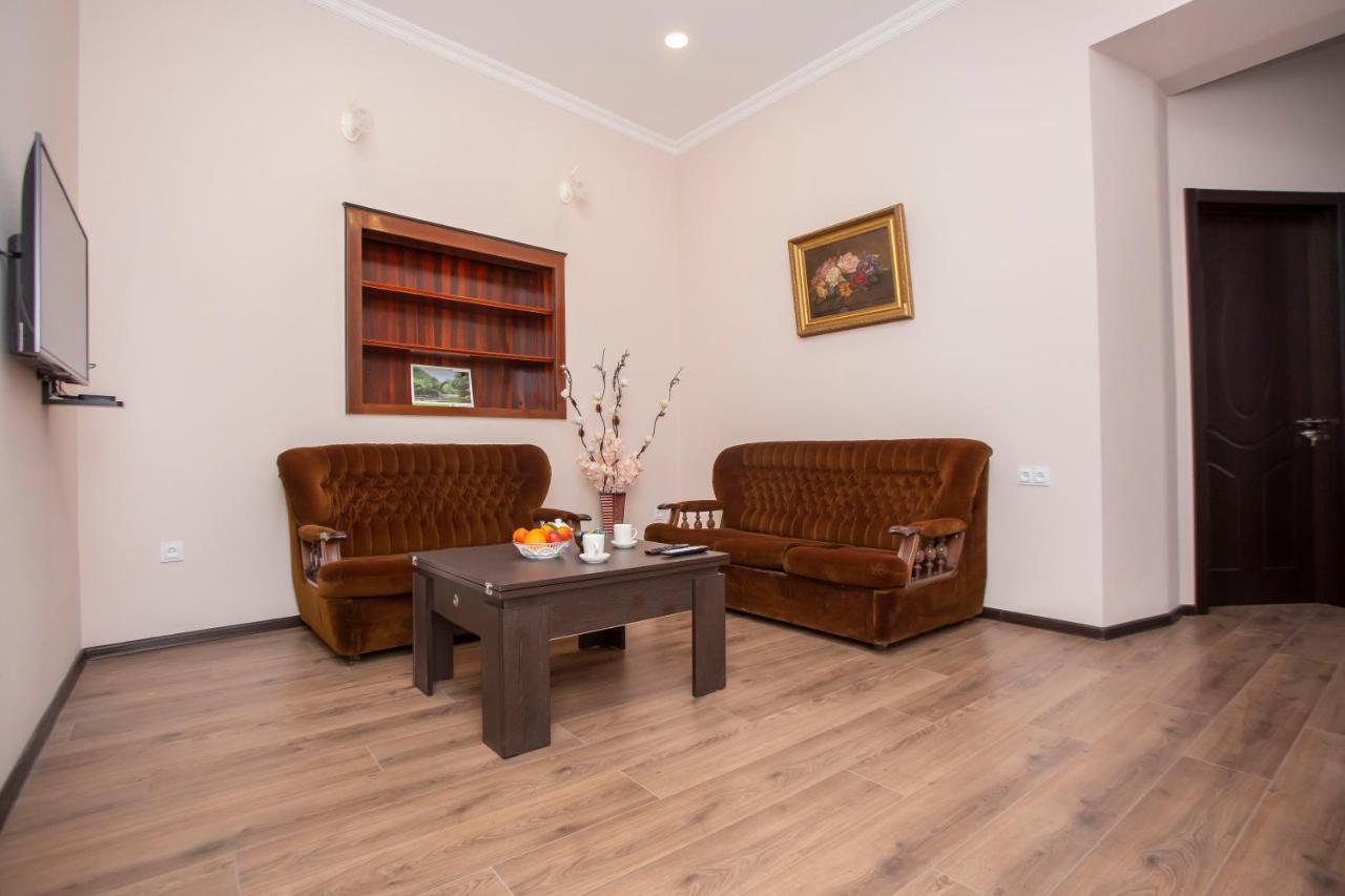 Apartamento Near The Opera Tiflis Exterior foto