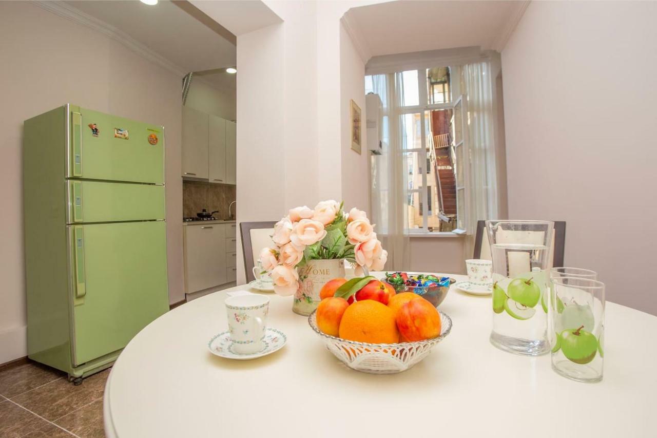 Apartamento Near The Opera Tiflis Exterior foto