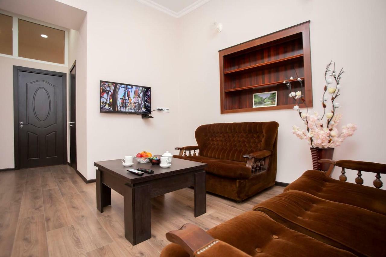 Apartamento Near The Opera Tiflis Exterior foto